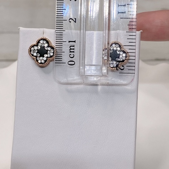 NEW Rose Gold Crystal Clover Earrings - Picture 5 of 5